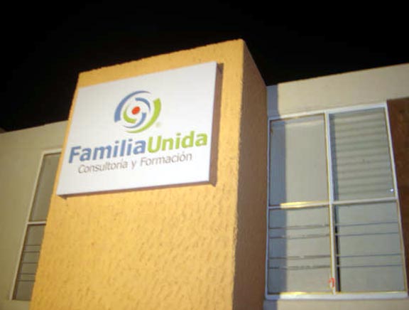 Familia Unida busca atender a la persona, al matrimonio o a la familia desde diversas especidades.
