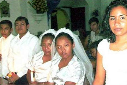 Misa de primeras comuniones en la parroquia Santa Lucía, en la localidad de Escuintla (Guatemala), con las dos niñas con capacidades diferentes que recibieron la catequesis de Miguel Xar.