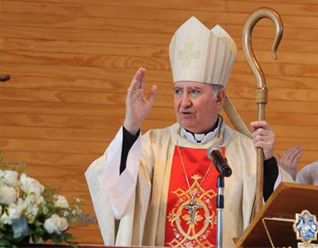 El Card. Francisco Javier Errázuriz, Arzobispo de Santiago, presidió la misa del primer aniversario luctuoso de las niñitas del Colegio Cumbres que fallecieron en un accidente.