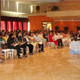 La Sra. Pilar Du Solier, miembro del Regnum Christi, imparte una conferencia ante un auditorio de 150 mujeres.