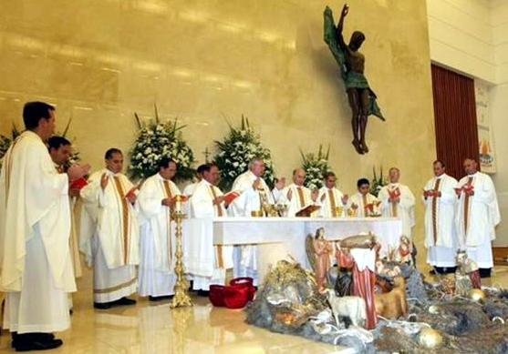 Misa presidida por Mons. Emilio Carlos Berlíe, Arzobispo de Yucatán, en el 25 aniversario de la llegada de la Legión de Cristo a Mérida.