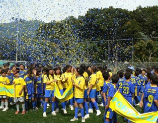 Este nuevo espacio para la recreación y la formación deportiva y en valores, beneficiará no sólo a los 800 alumnos de Mano Amiga, sino a toda la comunidad de la zona.