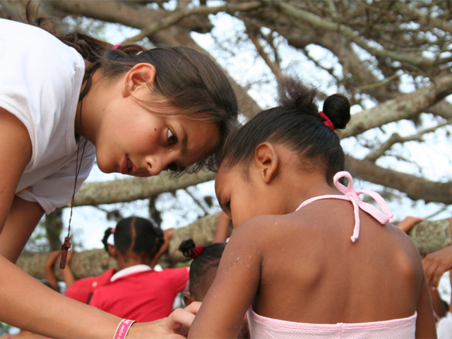 Servir a nuestros hermanos más necesitados, siguiendo el mandato de caridad predicado por Cristo.
