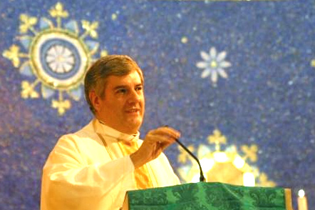 El P. Juan José Arrieta, L.C. dirige unas palabras a los fieles el día de su toma de posesión como párroco de la basílica de Nuestra Señora de Guadalupe, en la ciudad de Roma.