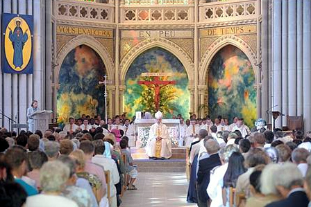 La ceremonia de ordenaciones diaconales se llevó a cabo en la Basílica de Pontmain, en el marco del Encuentro de Juventud y Familia, en Francia.