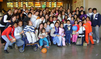Voluntarios de Soñar Despierto con los niños de las casas hogares disfrutaron de un día lleno de sorpresas.
