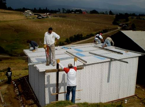 Sembrando Valores junto con Juventud y Familia Misionera y Covintec se lanzan al proyecto de construir casas dignas.